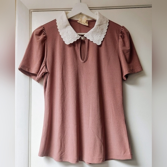 Flower a Feather Mauve Top With White Embroidered Collar And Jeweled Button M - Picture 4 of 16